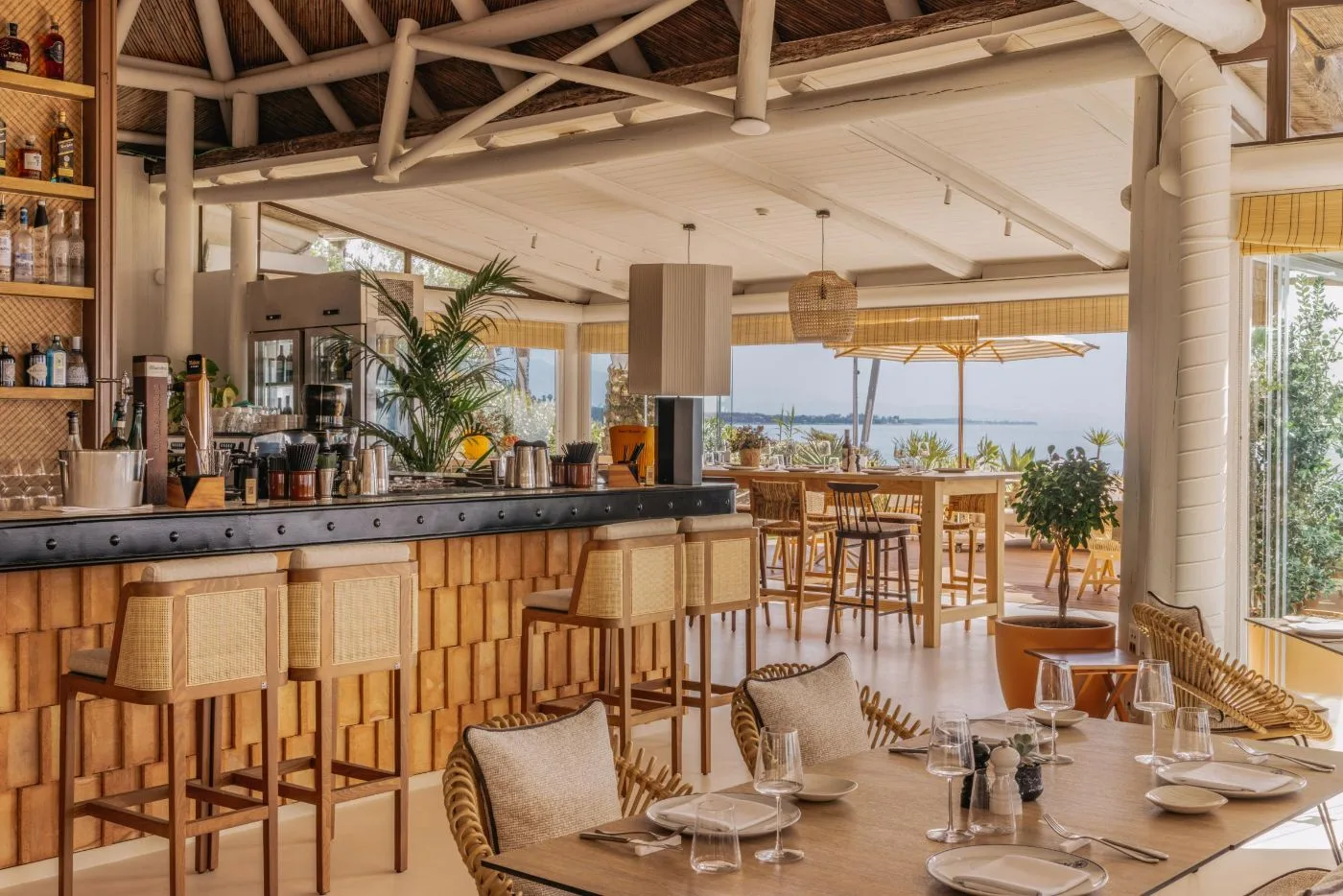 Restaurante de playa con vistas al mar